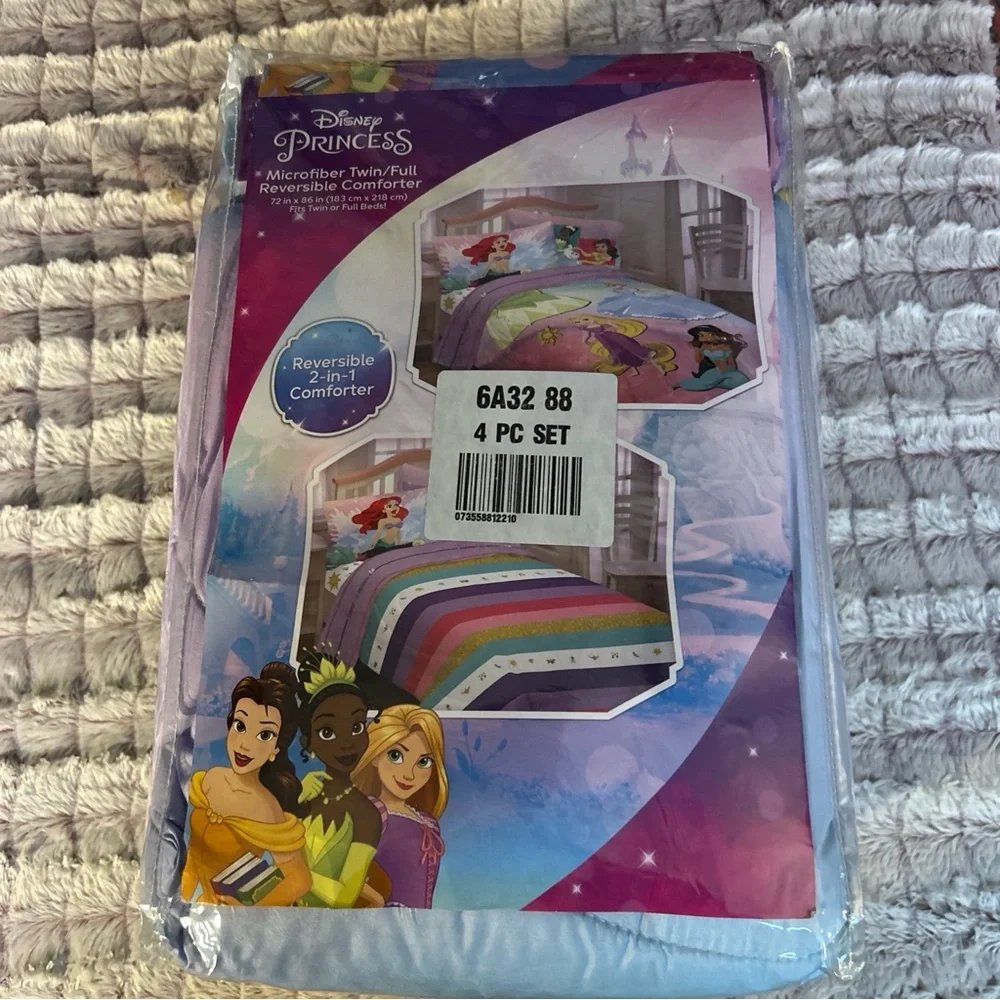 Disney Princess Microfiber Twin/ Full Reversible Comforter